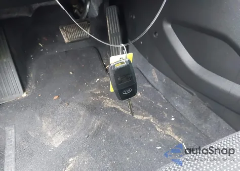 2018 Kia Forte Lx z USA, uszkodzony, nr VIN 3KPFK4A74JE283552